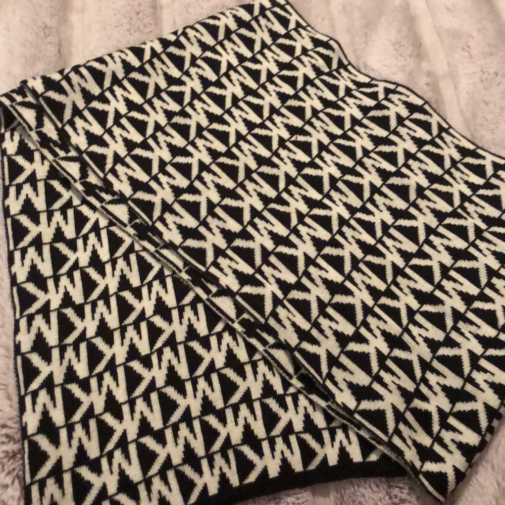 Black & White Michael Kors Scarf